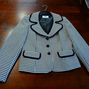 Le Suit Black and White Houndstooth Blazer